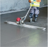 Jak zwiększyć trwałość posadzek przemysłowych? Kluczowe rozwiązania dla wymagających obiekt&oacute;w